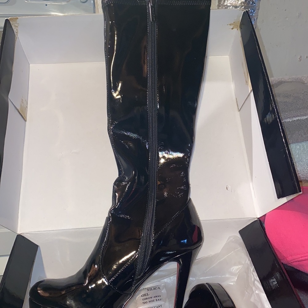 Boots - Picture 8 of 8
